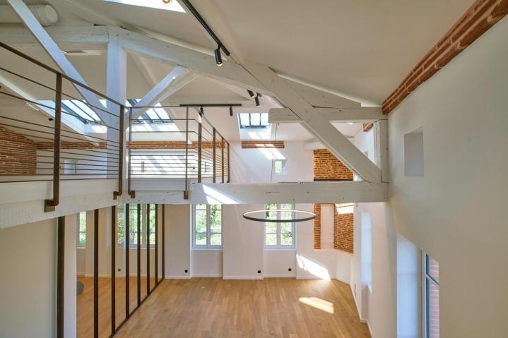 Découvrez nos prestations de rénovation et d'extension de bâtiments.